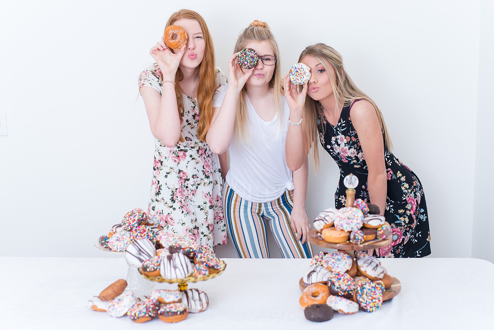 senior pictures with donuts