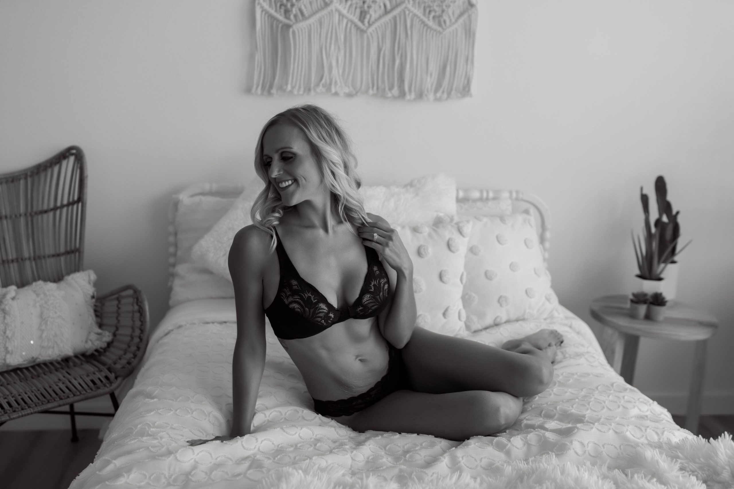 body-positive boudoir photo