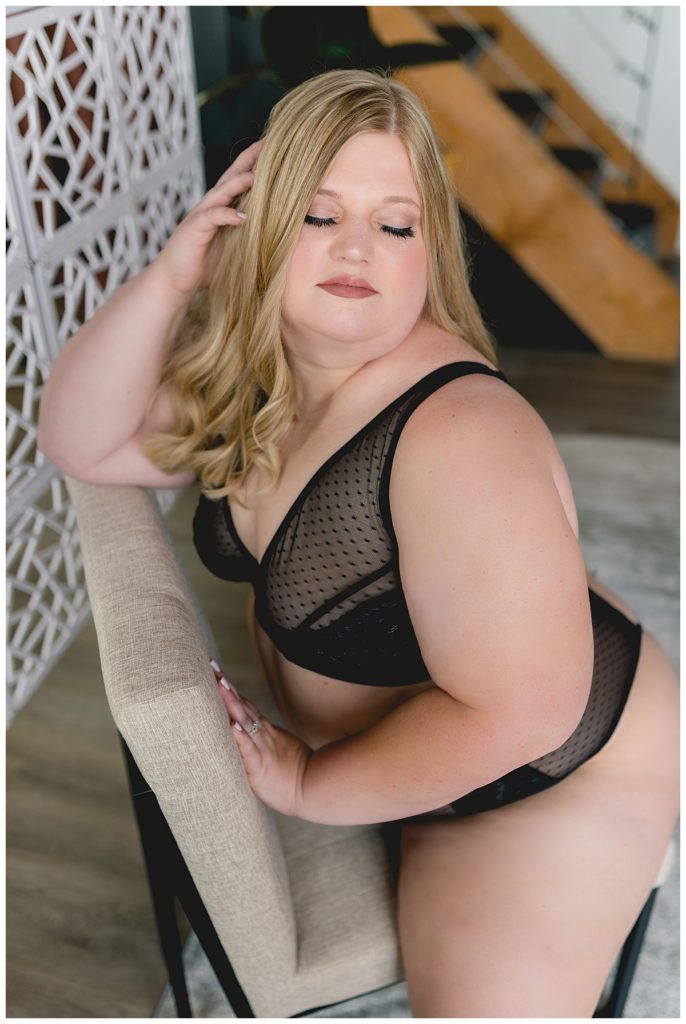Lady sitting on chair in black lingerie for South Dakota Boudoir Photographer