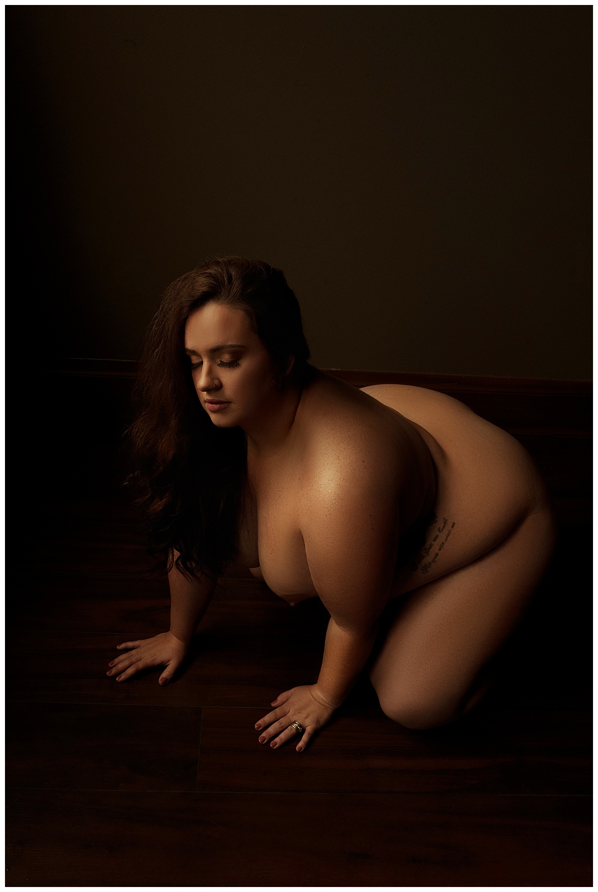 Lady leans on all fours for Emma Christine Photography