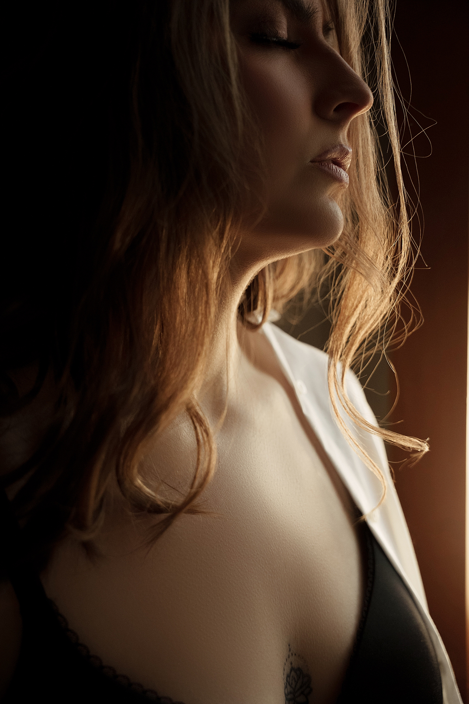 model's collarbone with white button down by Sioux Falls Boudoir Photographer
